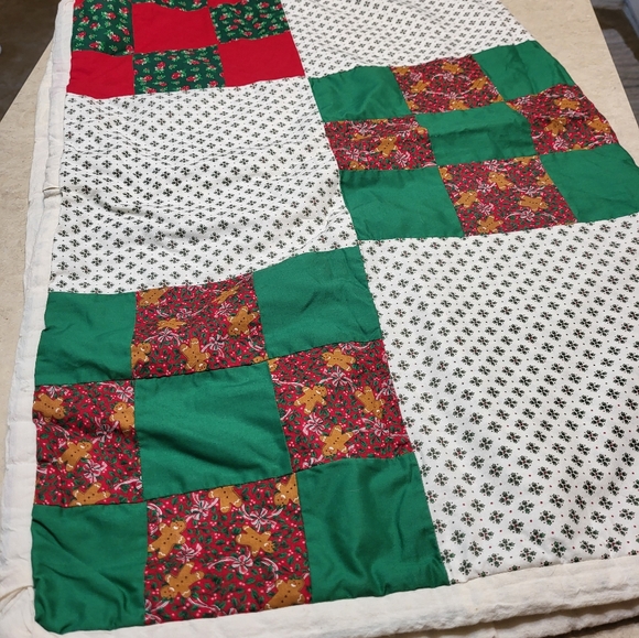 Handmade Baby Quilt in Christmas colors - light weight cotton is hand finished - Picture 3 of 8